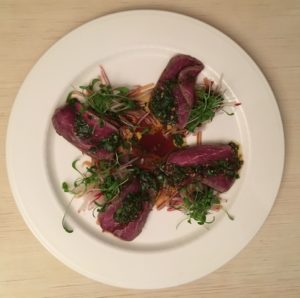 Tataki vom Rinderfilet l Radieschen l Soja l Knoblauch l Ingwer l Limone l Koriander